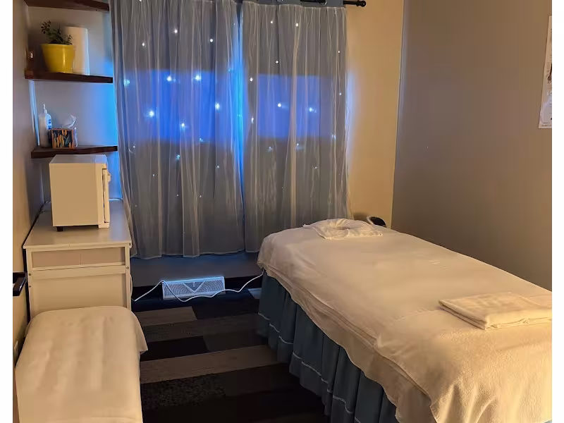 Moon Moon Massage & Spa (foot massage)