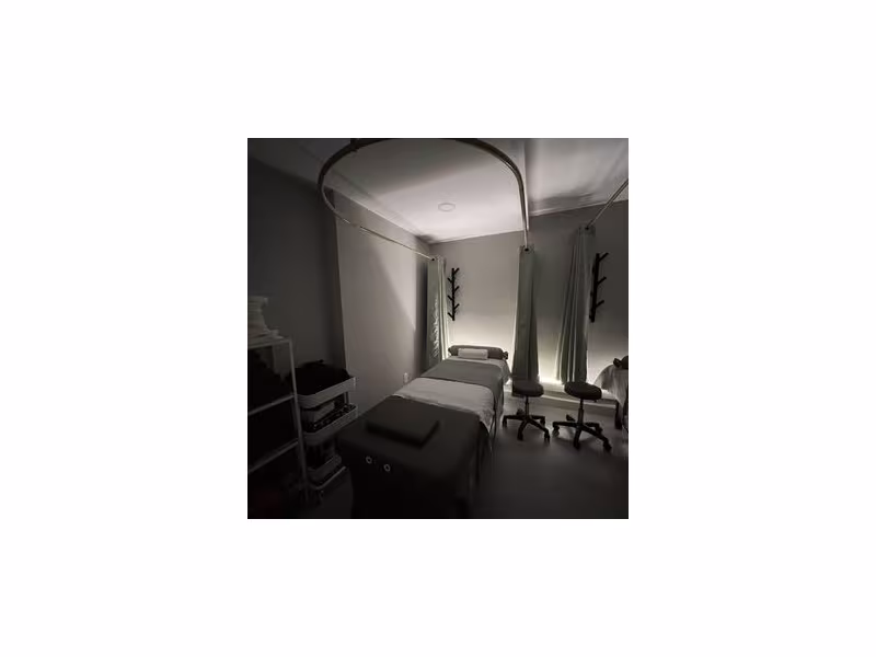 J She Massage Spa
