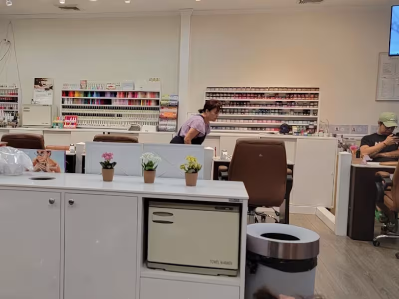 Gee Nail & Spa